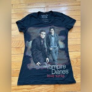 The Vampire Diaries S10 Tshirt Love Sucks Stefan Damon Size M Black Y2K